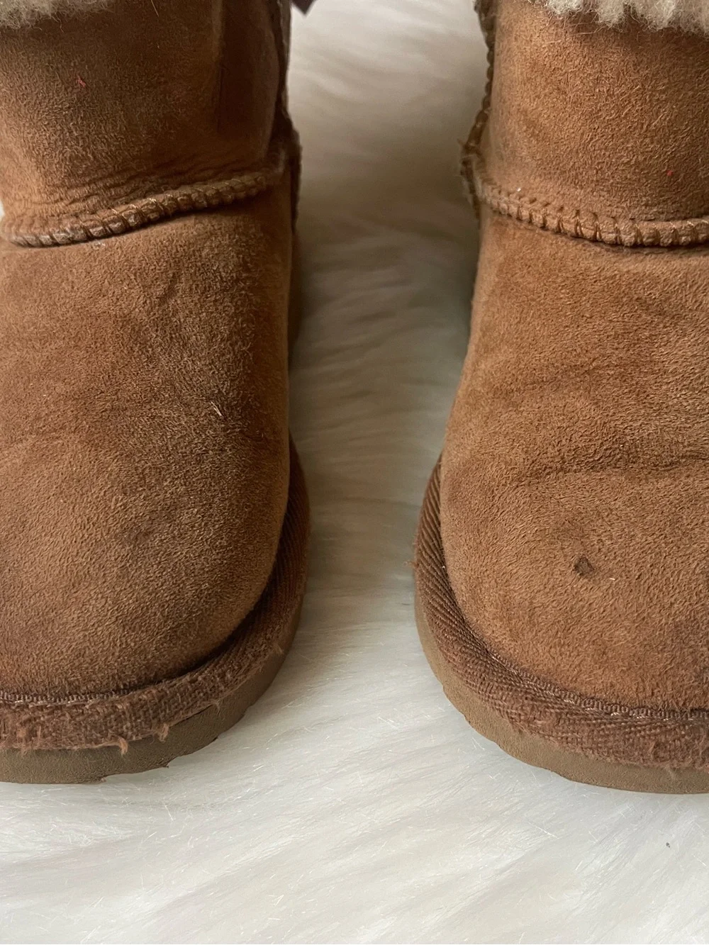 UGG Kids Bailey Bow II Boots Chestnut Suede Sheepskin Girls Size 12 US